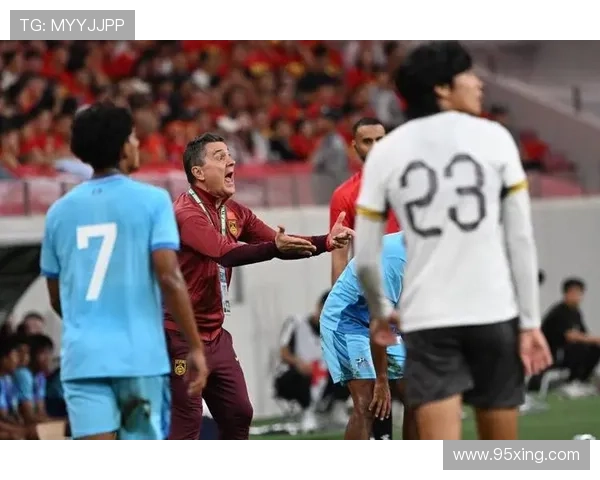 国足半场落后喀麦隆控球略逊